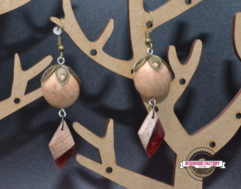 Boucles d'oreilles Bijoux "losange" en bois et résine époxy