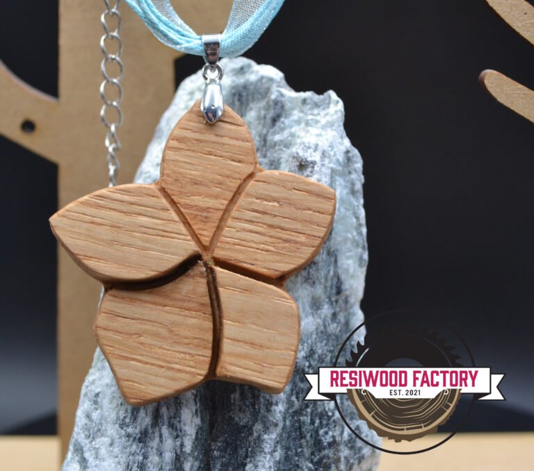 Pendentif "Fleurs Pentas" en Chêne #2