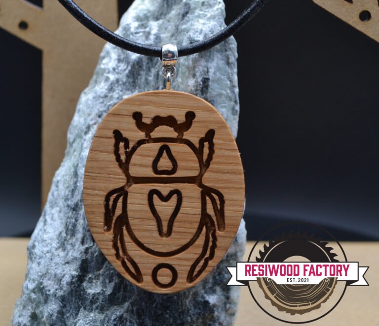 Pendentif "Scarabée" en Chêne