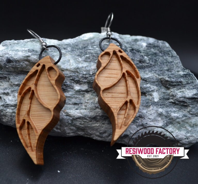 Boucles d'oreilles "Feuille" en Chêne