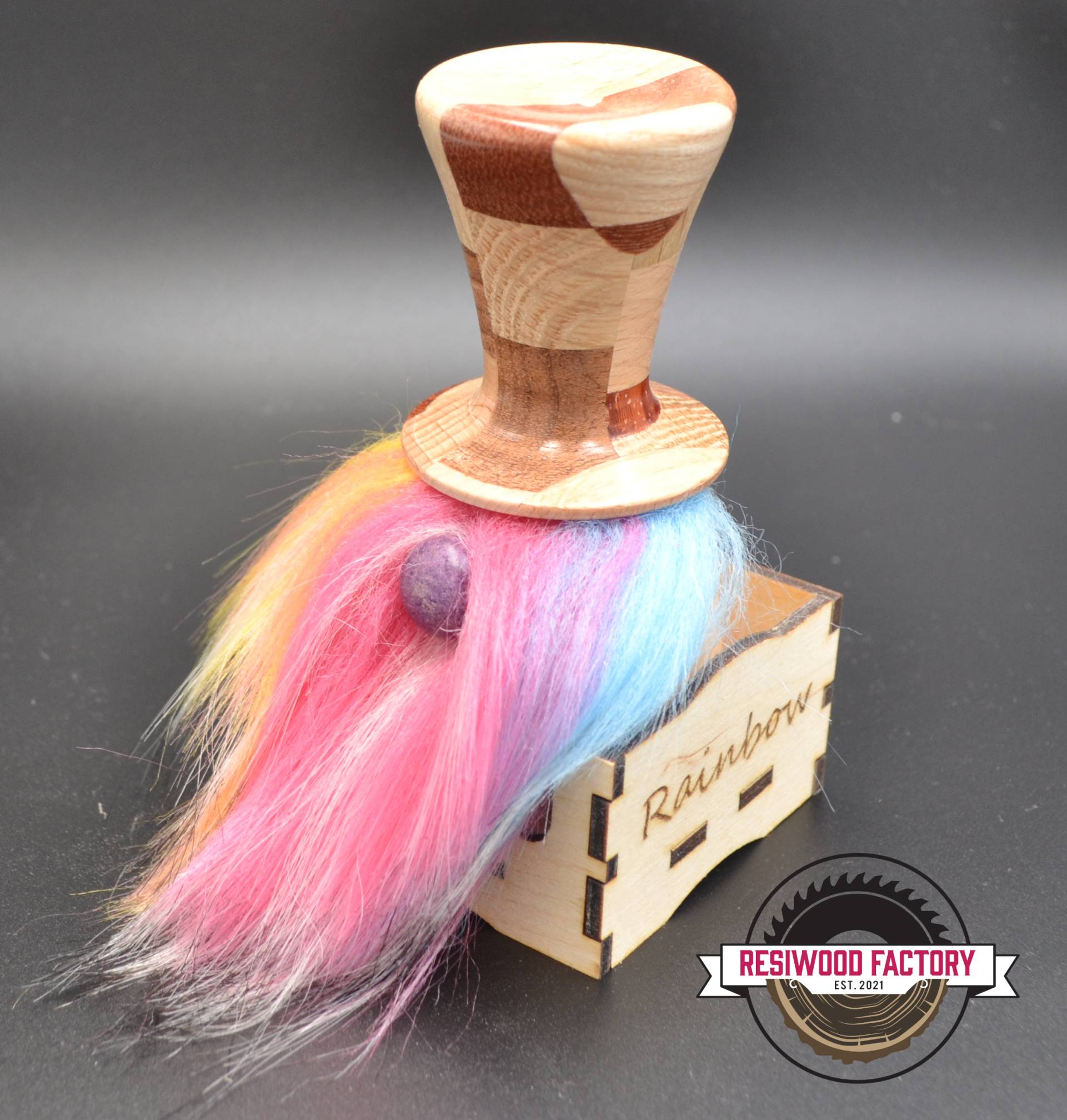"Nisses" nommé Rainbow (Gnome) en bois